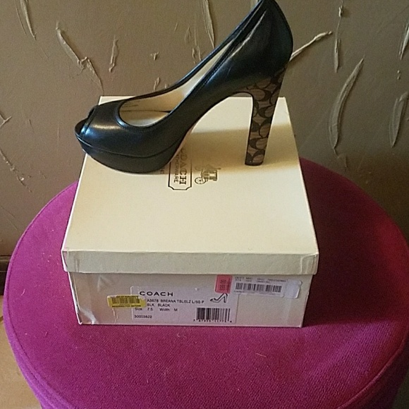 Authentic Coach pump - Picture 2 of 2